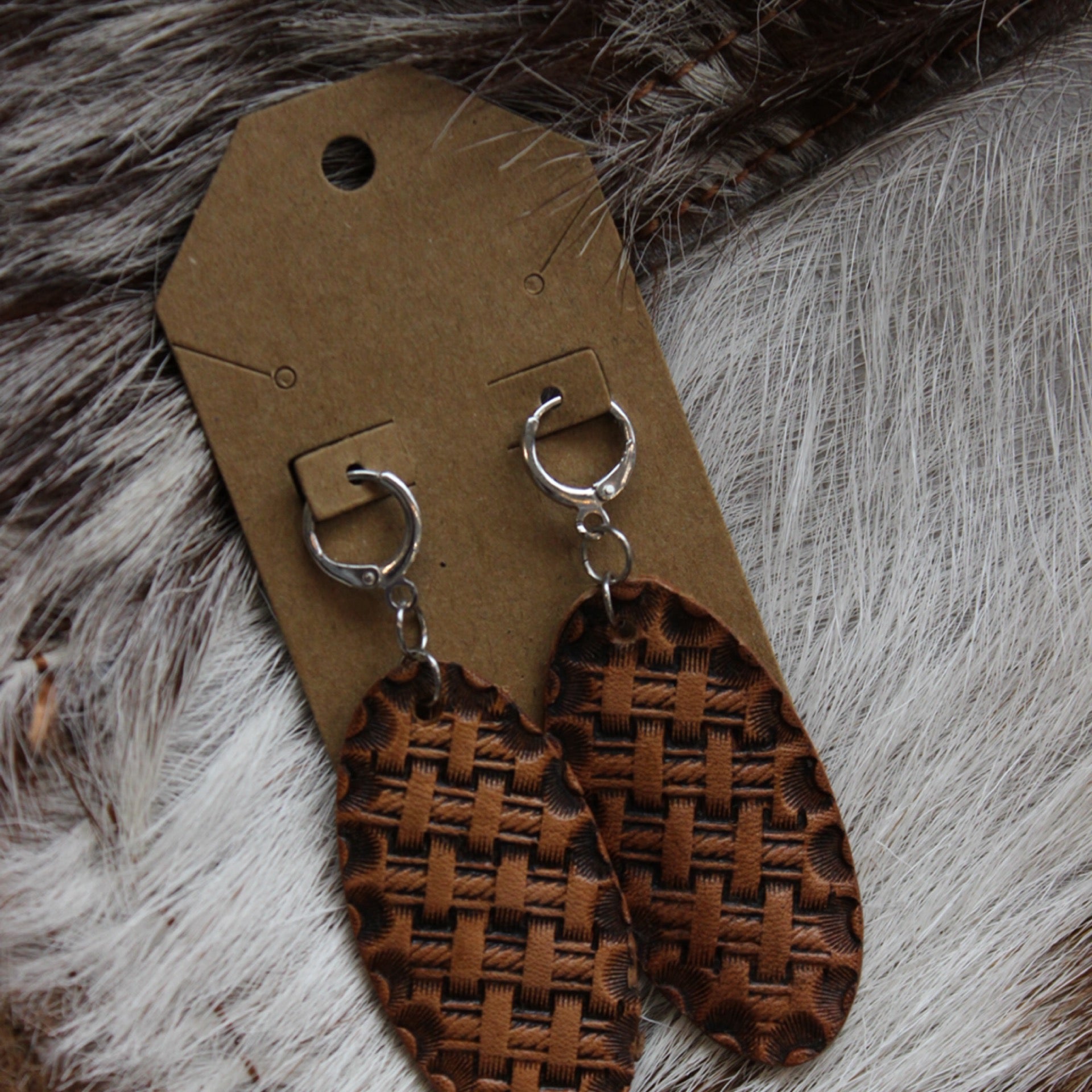 Basket Weave Oval Huggies