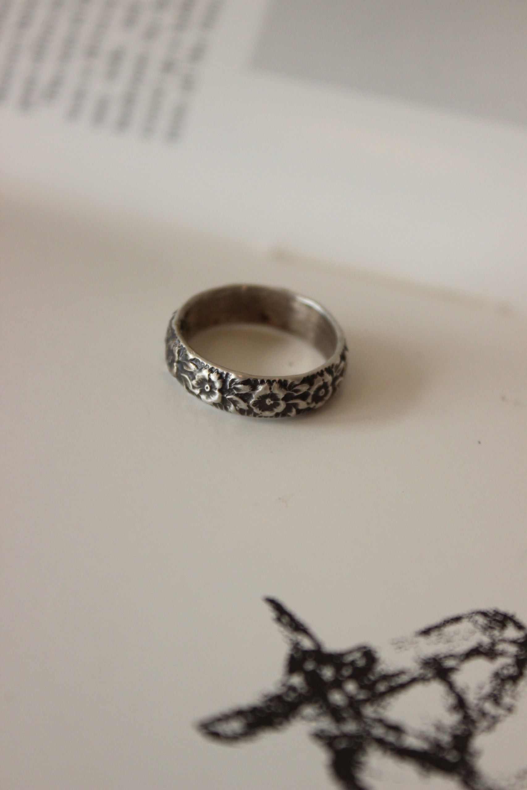 Thick Floral Pattern Band