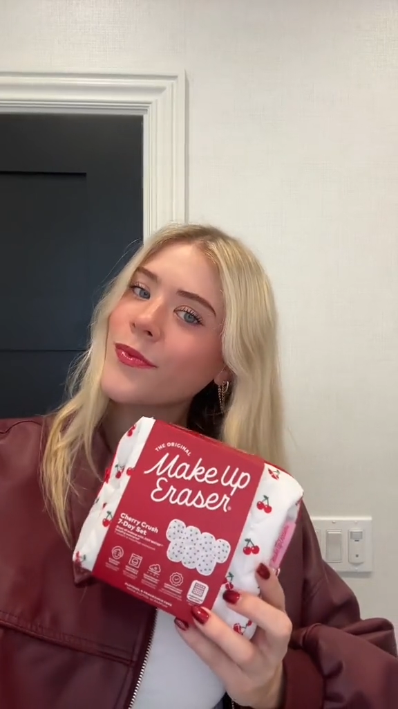 Cherry 7-Day Set & Makeup Bag