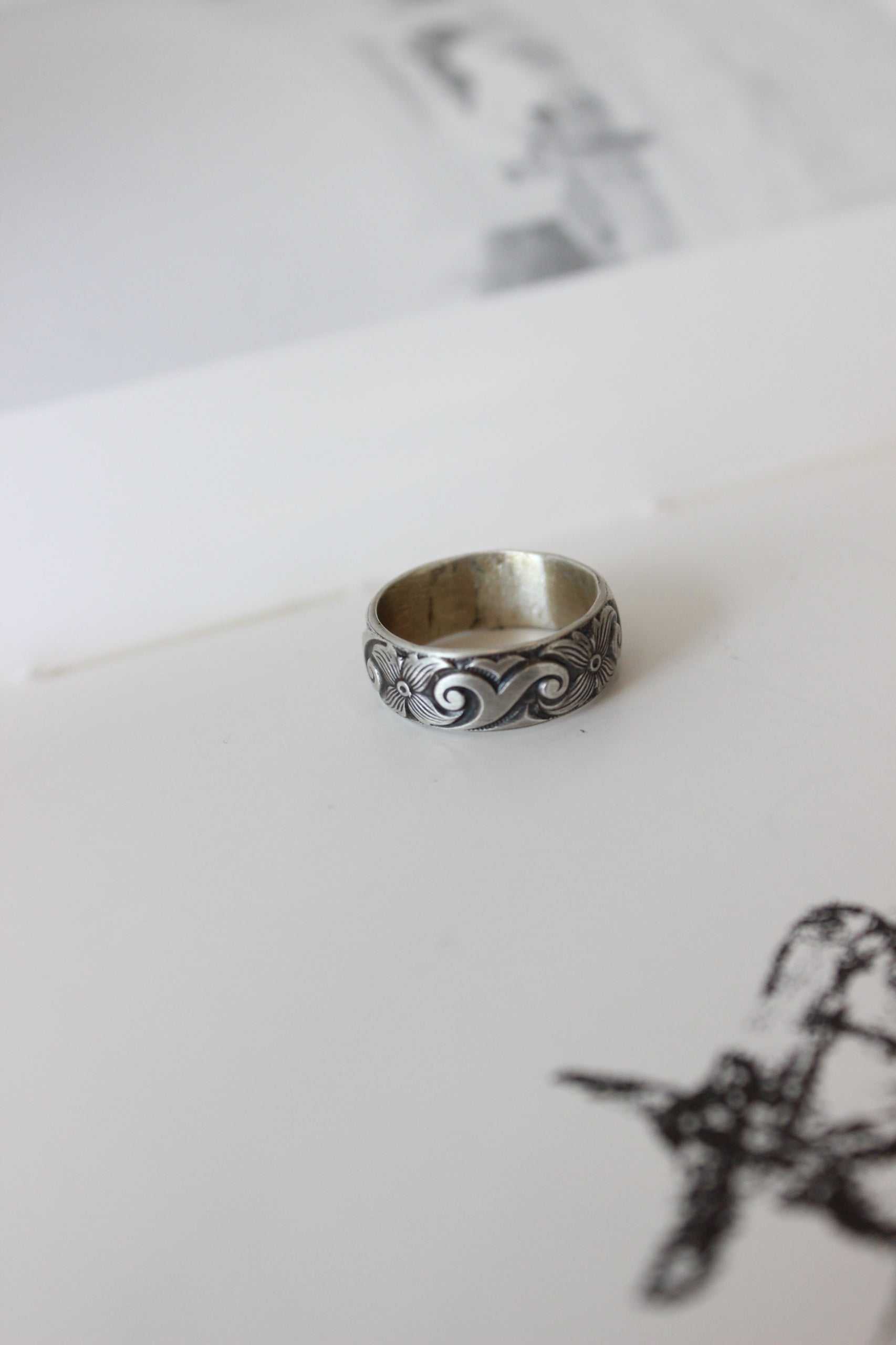 Think Floral Band Ring
